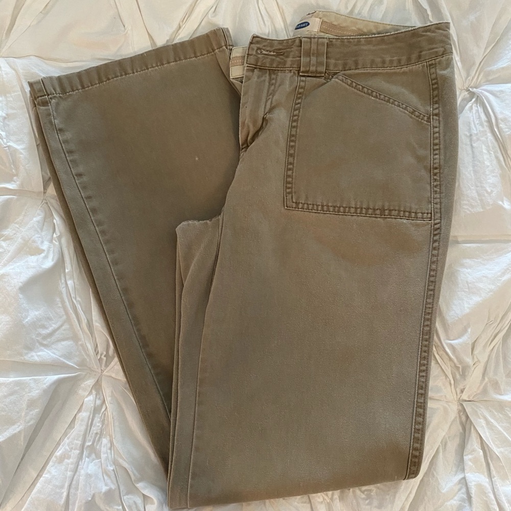 Old Navy women’s casual khakis, size 4.